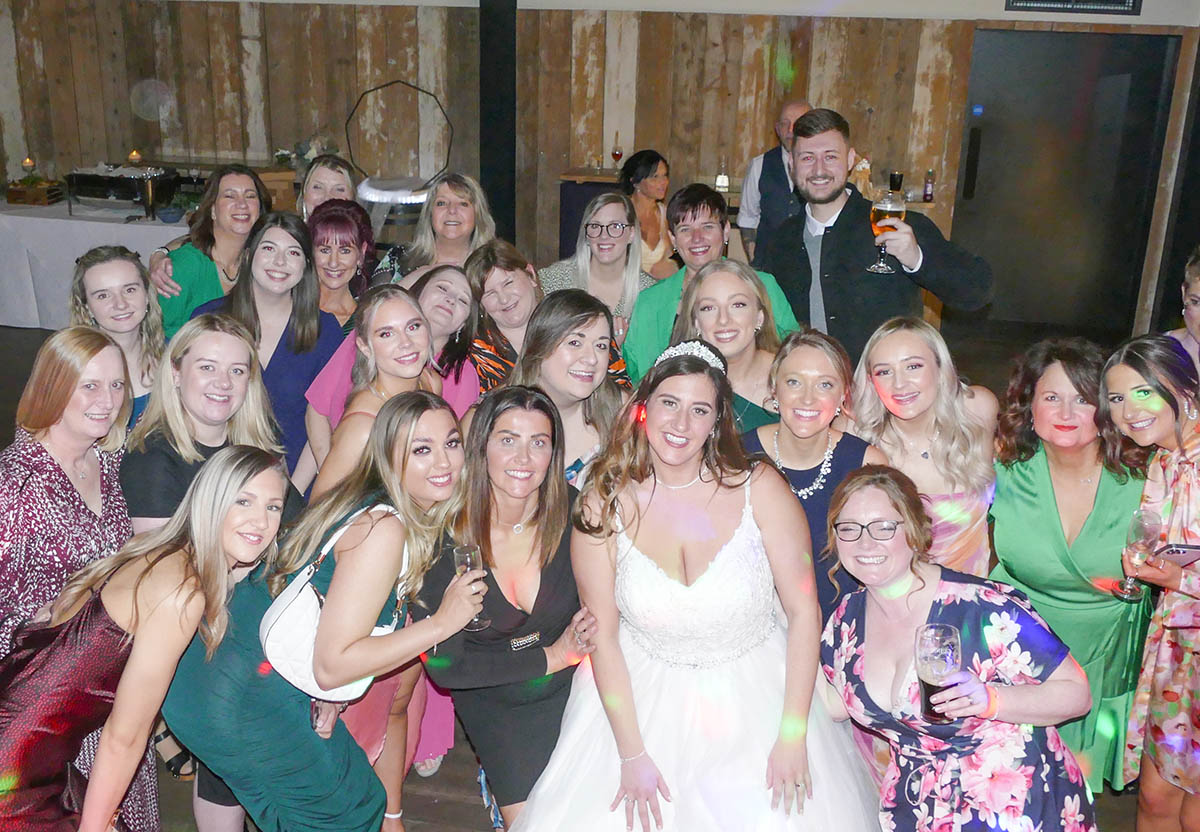 Group photo of crowd at Foxtail Barns